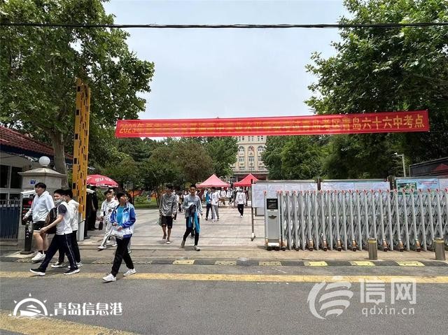 直擊高考：語(yǔ)文考試結(jié)束 考生分享心得感覺卷子不難