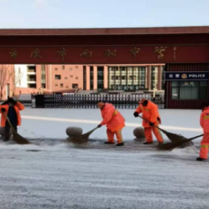 以雪為令，迎雪而行——金陽(yáng)光環(huán)衛(wèi)全力以赴除雪保暢通