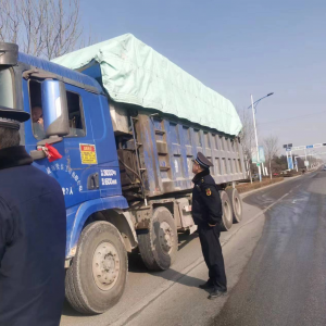 “亮劍”整治渣土車 向揚塵污染說“不”