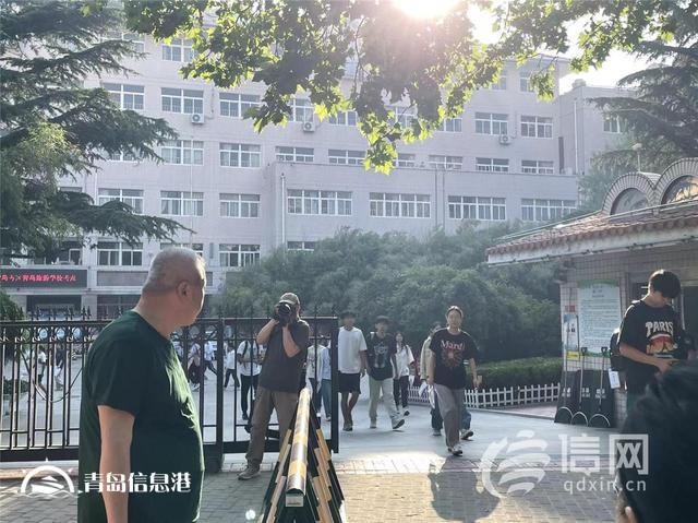 直擊高考：2024年高考落下帷幕 “顯眼包”花式接考排面拉滿