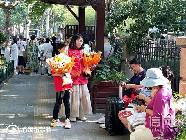 直擊高考：2024年高考落下帷幕 “顯眼包”花式接考排面拉滿