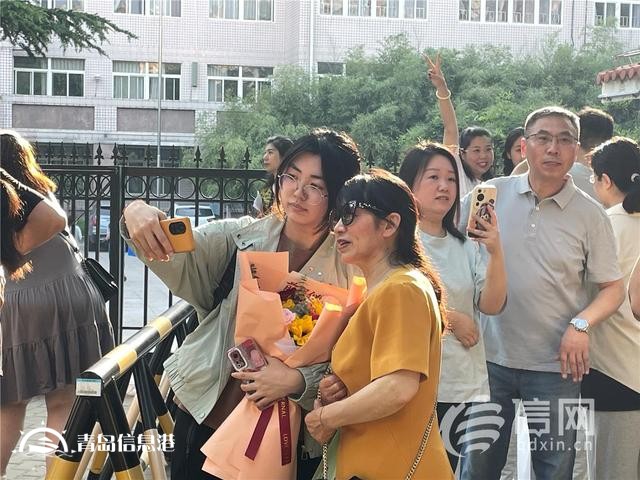 直擊高考：2024年高考落下帷幕 “顯眼包”花式接考排面拉滿