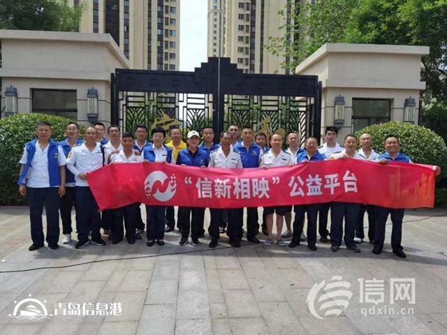 信新相映走進(jìn)錦苑社區(qū) 志愿者磨刀、維修鍋具樣樣在行