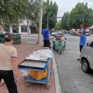 向 “城市牛皮癬” 宣戰(zhàn)！云山中隊(duì)清理非法小廣告