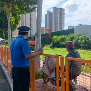 平度市鳳臺執(zhí)法中隊開展綠化帶施工巡查監(jiān)管