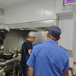 平度市東閣街道執(zhí)法中隊重拳整治油煙，讓“煙火氣”不再伴隨“油煙味” ...