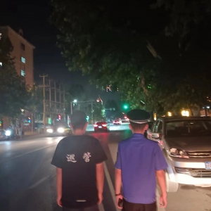 同和中隊：暗夜“降噪行動”，守護商戶周邊靜謐時光